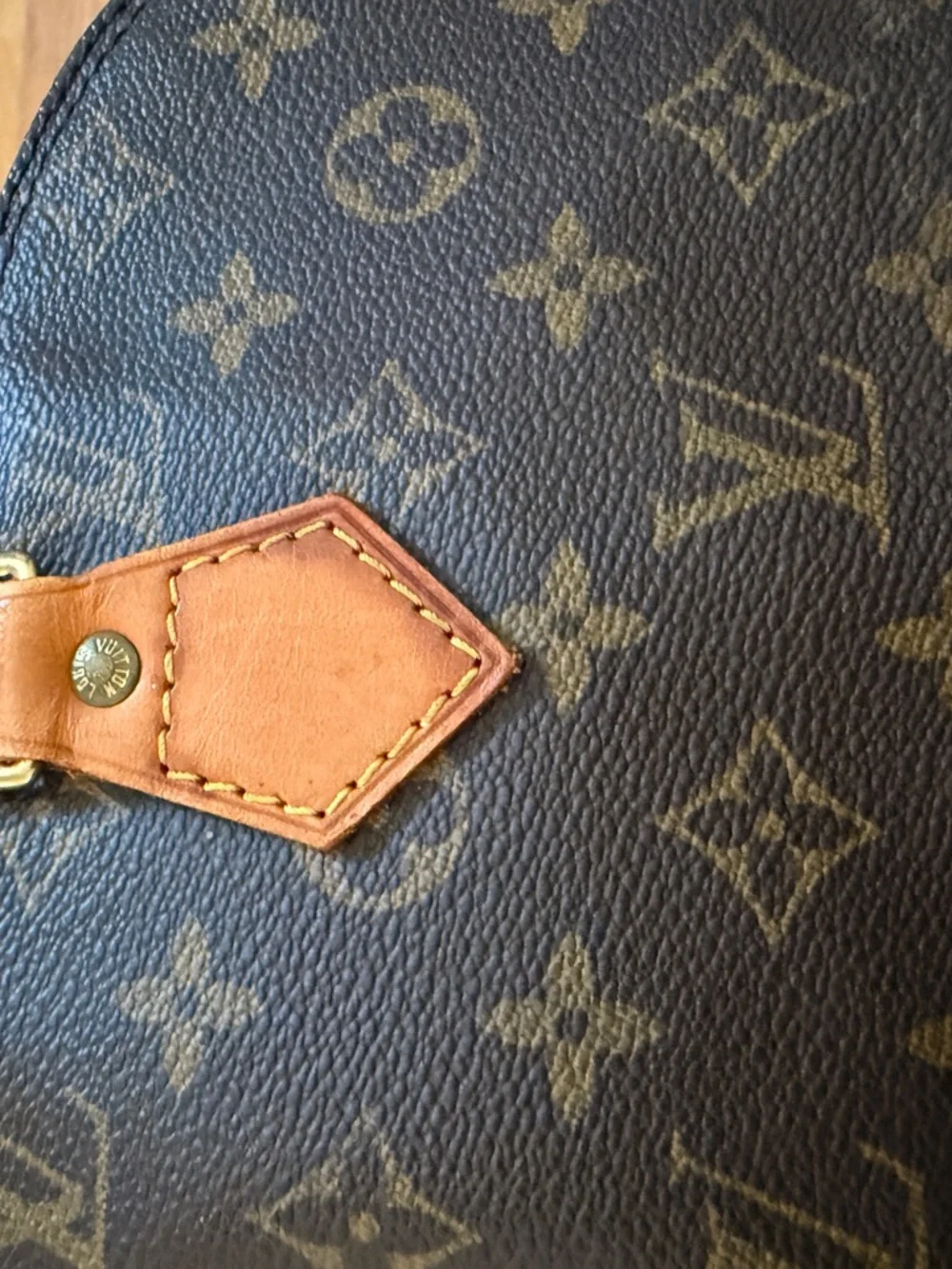 Louis Vuitton Brown Interior with Tan Trim and Yellow Stitching - Picture 6 of 9